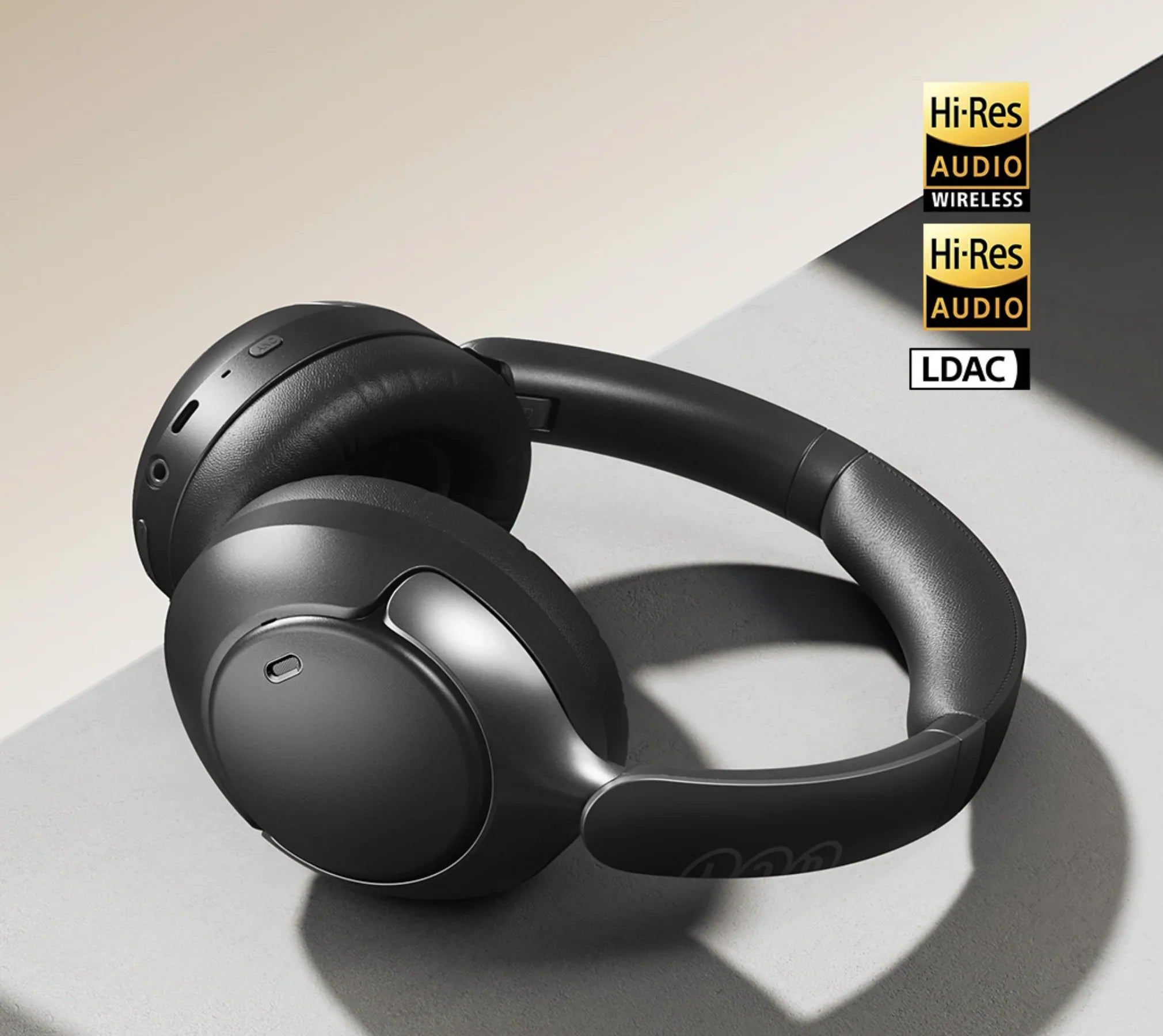 Cuffie over-ear nere con audio Hi-Res e LDAC.