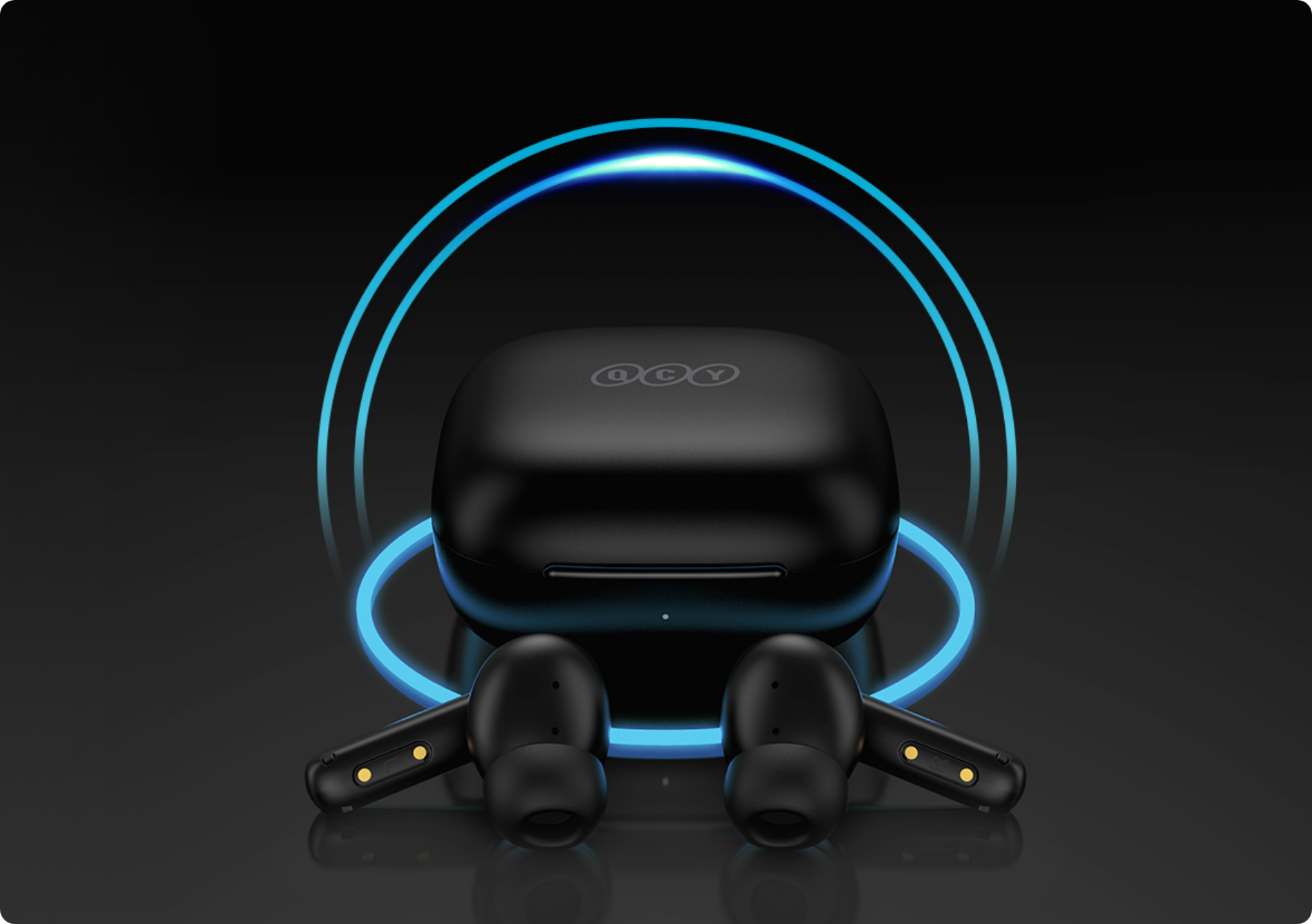 Cuffie wireless QCY con custodia di ricarica, accenti blu luminosi su sfondo nero.