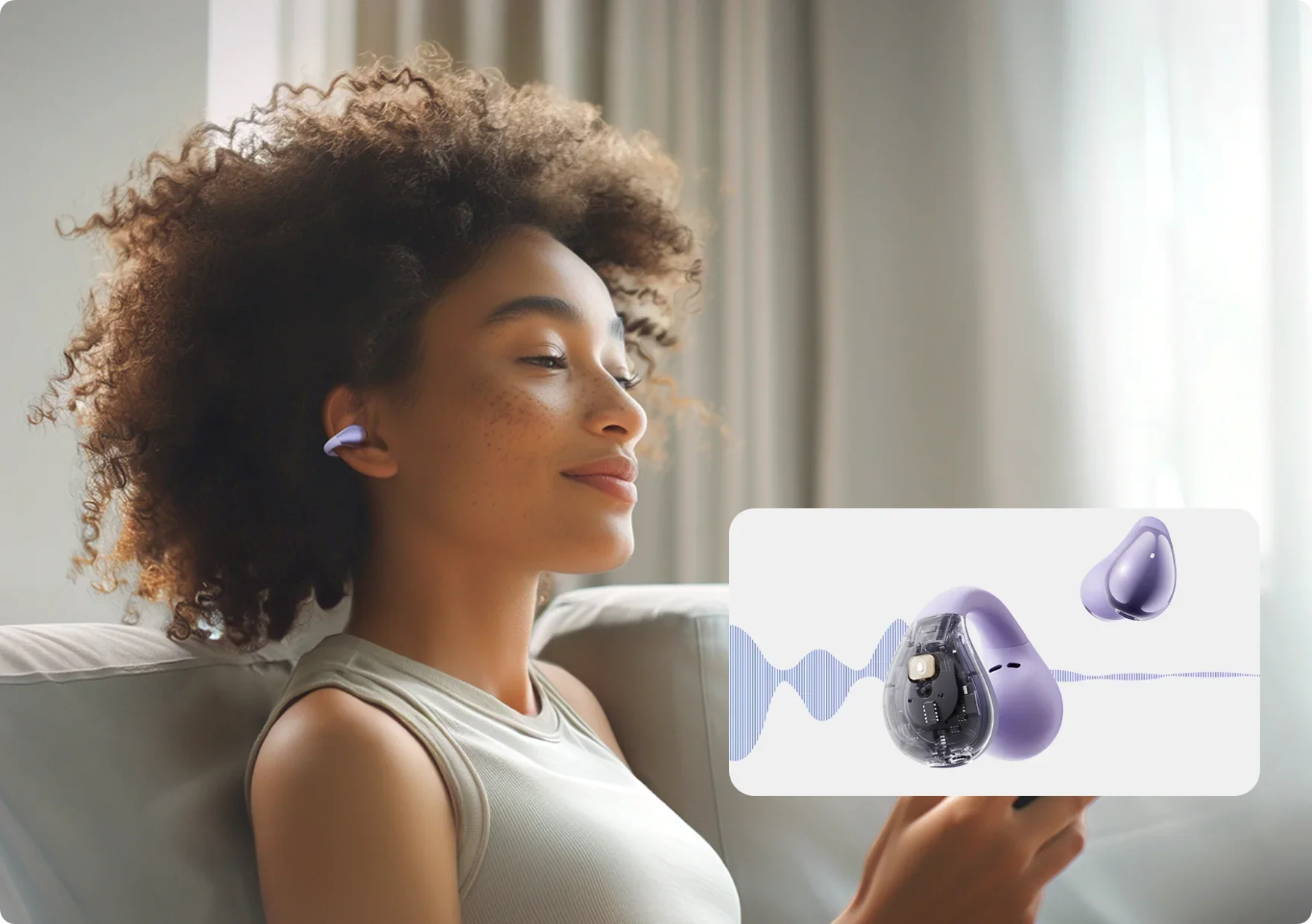 Donna con cuffie in-ear viola che ascolta musica.