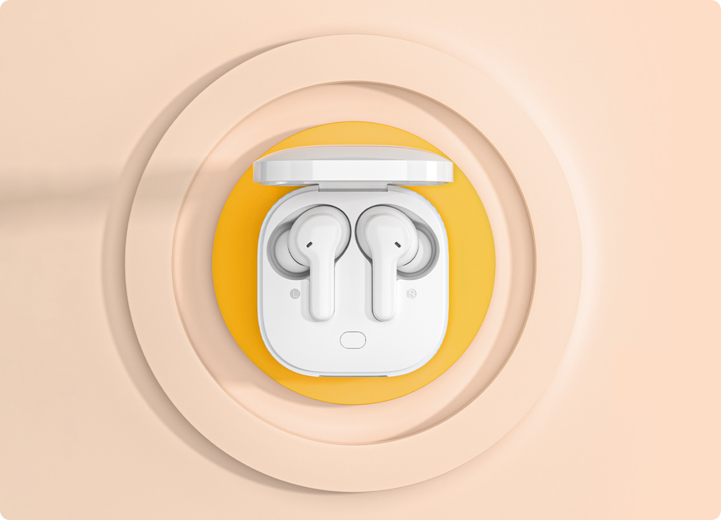 Cuffie wireless bianche in custodia di ricarica aperta su cerchio giallo, circondate da anelli concentrici dai colori pastello.
