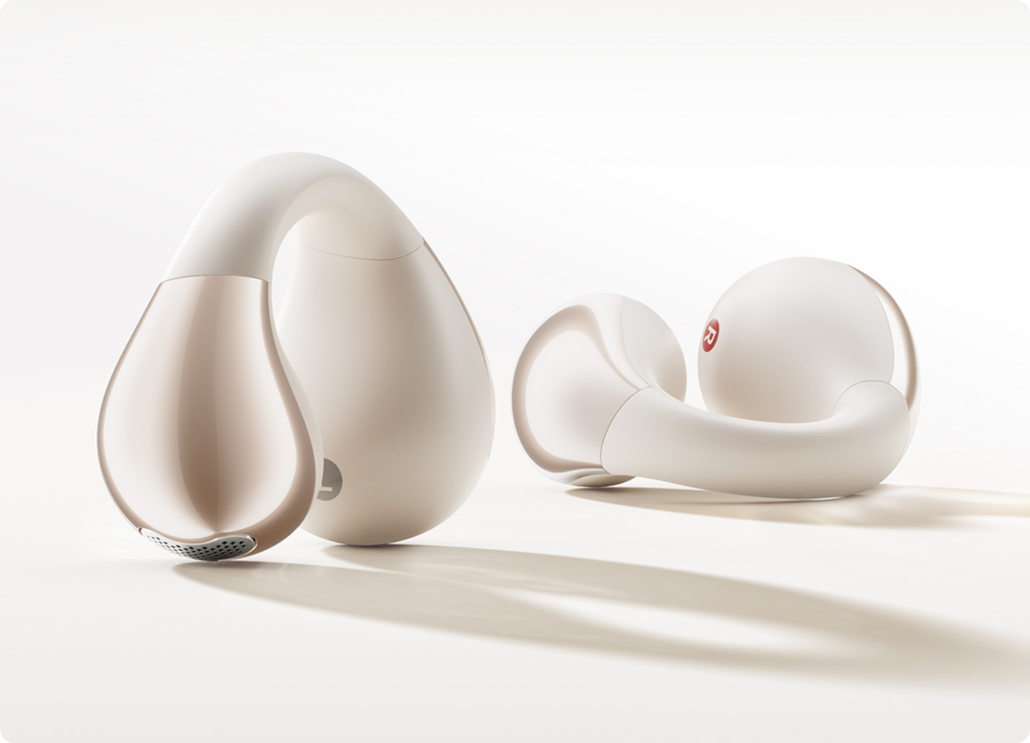 Auricolari in-ear wireless bianchi con design ergonomico e custodia di ricarica.