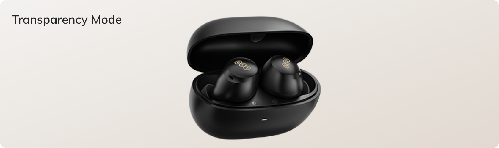 Auricolari wireless neri nella custodia di ricarica con modalità trasparenza, accenti dorati sugli auricolari.