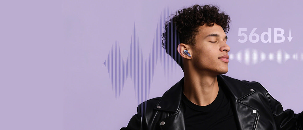 Uomo con auricolari in-ear, cancellazione del rumore a 56 dB.
