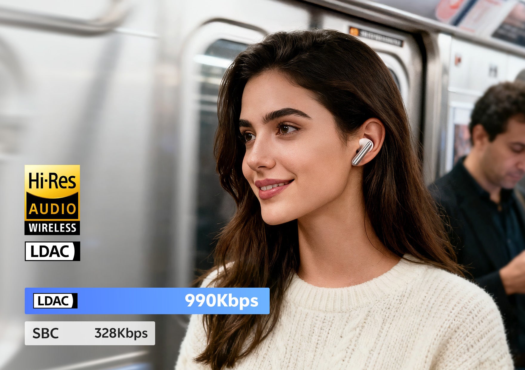 Donna con auricolari wireless Hi-Res Audio nella metropolitana, LDAC 990Kbps per una riproduzione musicale di alta qualità in movimento.