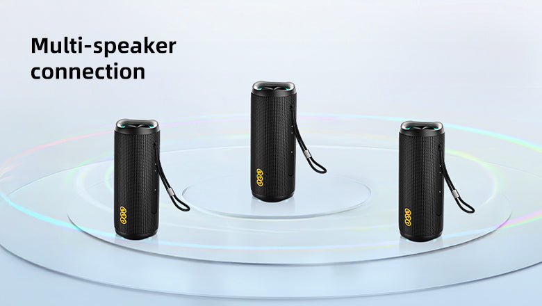 Tre altoparlanti Bluetooth portatili neri con connessione multi-altoparlante per audio stereo.