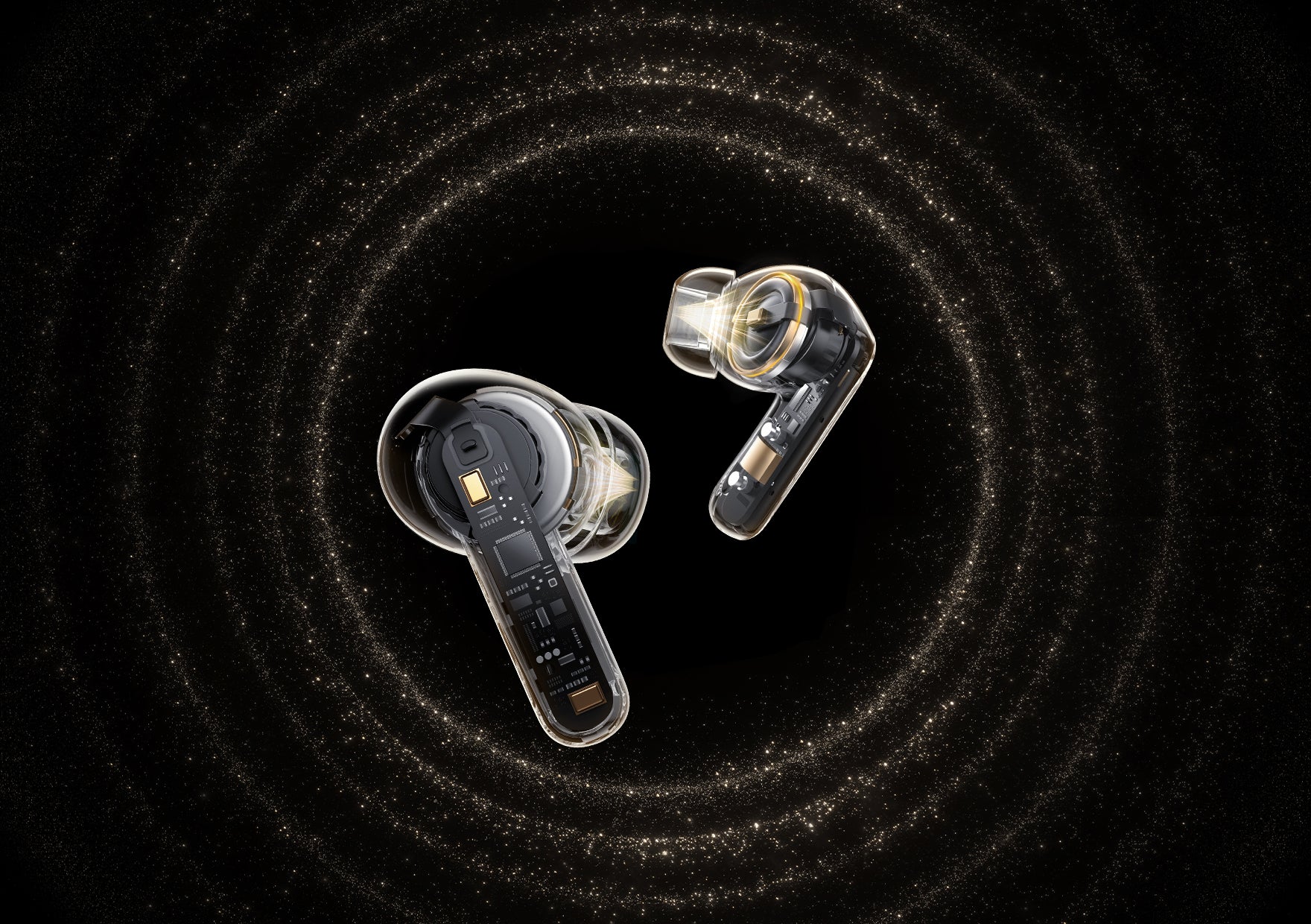 Auricolari True Wireless trasparenti con accenti dorati su sfondo scuro.