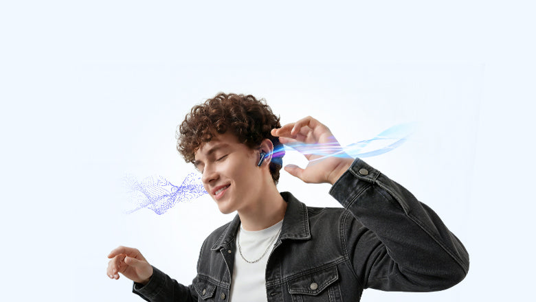 Uomo con auricolari wireless che emettono effetti di luce blu, che gode della musica – tecnologia audio moderna in uso